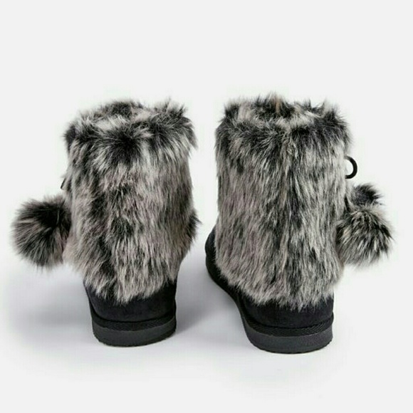 Cozy Black Bootie with Faux Fur Trim & PomPoms! 9 - Picture 4 of 4